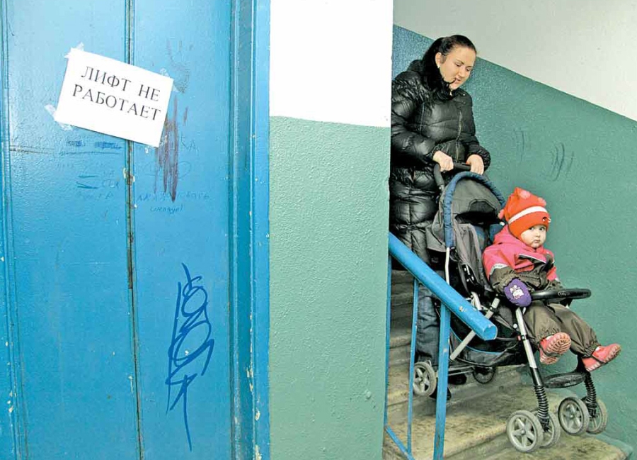 Кому принадлежат лифты в МКД?  